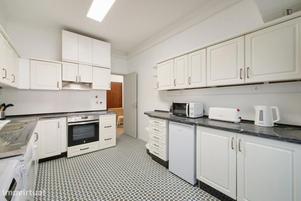 Quarto - localizado em Arroios Lisbon