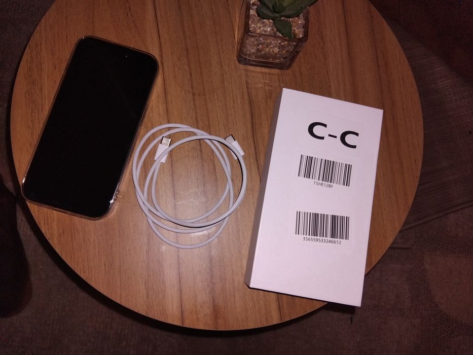 Iphone 15 novo.