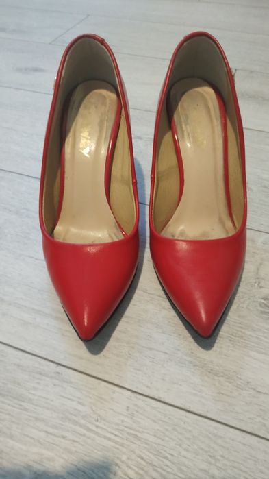 Szpilki rozmiar 40 Saway