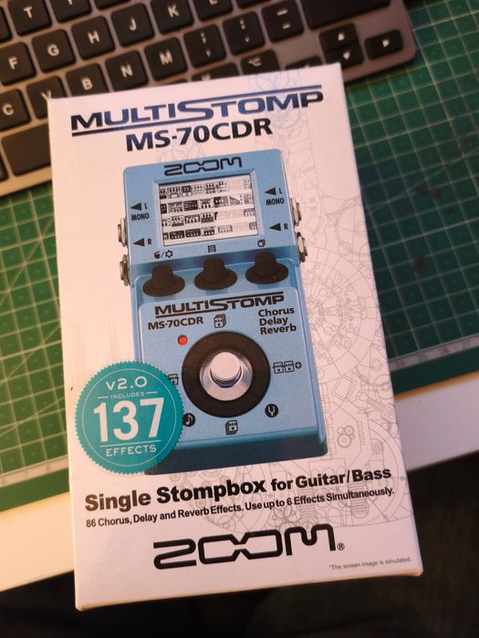 Pedal ZOOM CDR70 multi-efeitos stereo