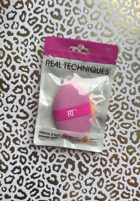 Real Techniques miracle 2-in-1 powder puff for powder and liquid
