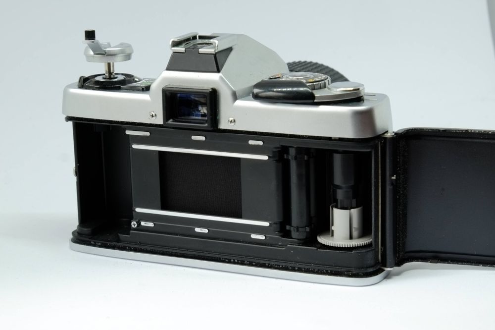 Minolta XG-2 + Cosina 35–70 MC Macro Analog 35mm