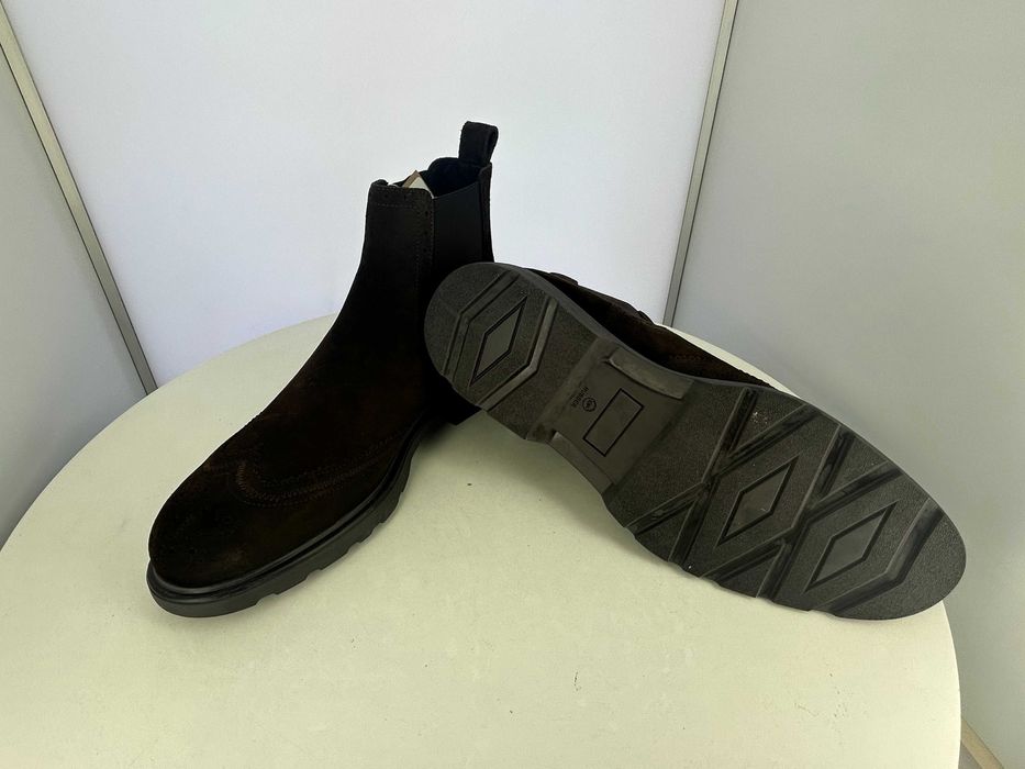 Botim de homem com elástico em camurça castanho escuro