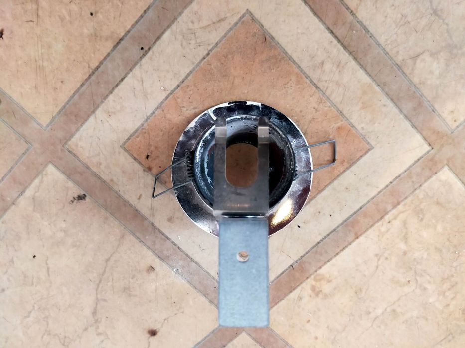 Sprzedam oprawki na halogeny