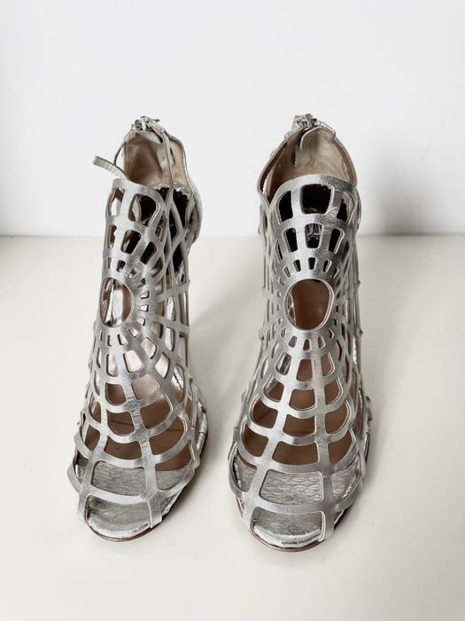 Roberto Cavalli srebrne sandałki na szpilce r 37 595 Euro