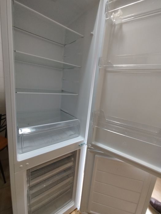 Frigorífico semi novo