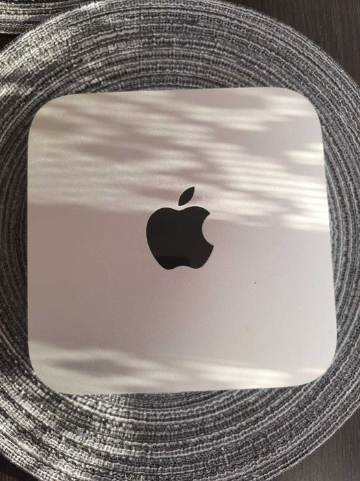 Apple Mini Mac i5 2,6 16 GB 256 SSD plus 512GB SSd M2 ADATA