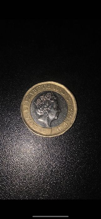 ONE POUNDE Elizabeth 2016