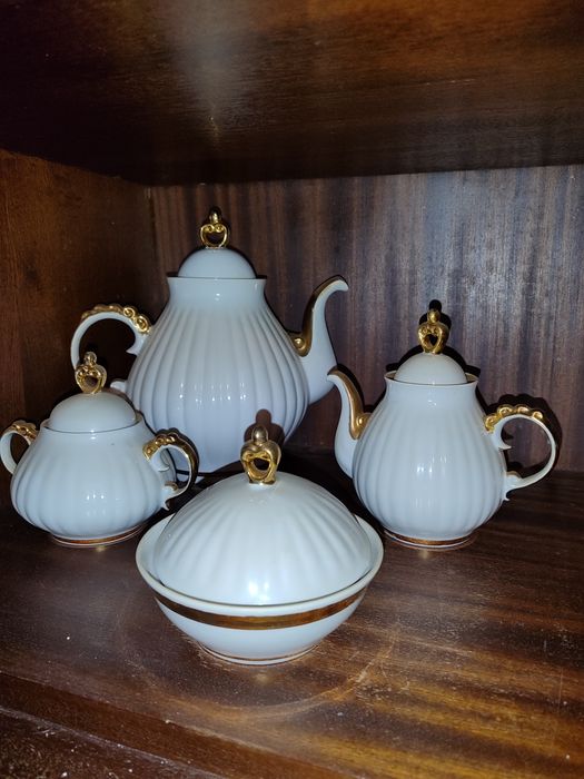 Чайний сервіс з позолотою