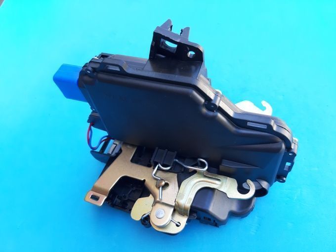 Fecho de porta electrico Vw Polo 9N 2001-2009  NOVO