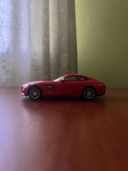 колекційна металева модель Kinsmart Mercedes-AMG GT