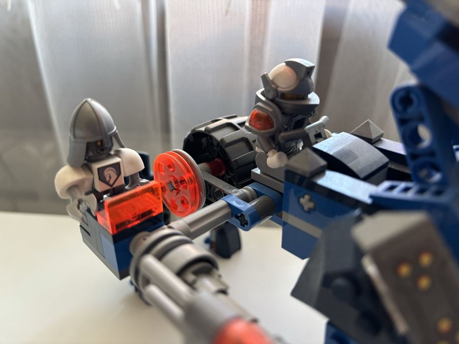 Lego Nexo Knights 70350 і 70312