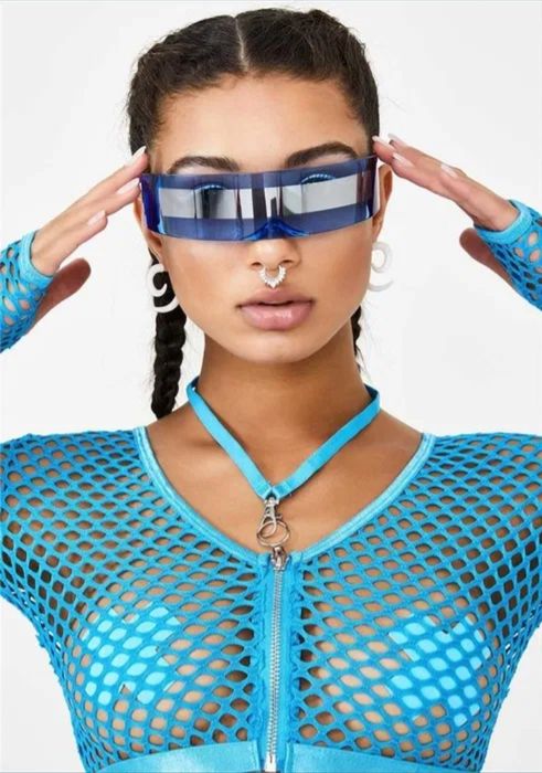 Модные космические футуристические очки