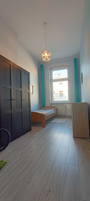Pokój jednoosobowy po odświeżeniu przy Bramie Portowej