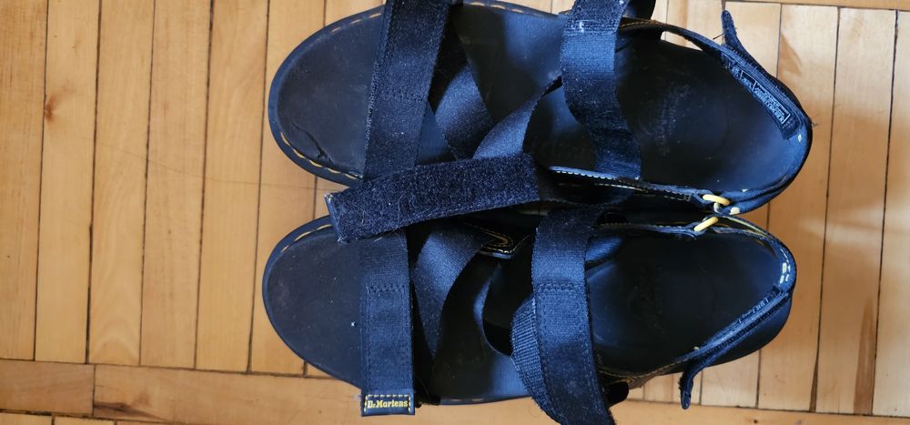 Продам босоніжки Dr.Martens