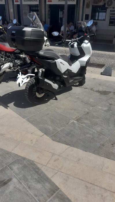 Honda ADV 350 – 2024 – 18.000 km – Revisão correias feita – Givi