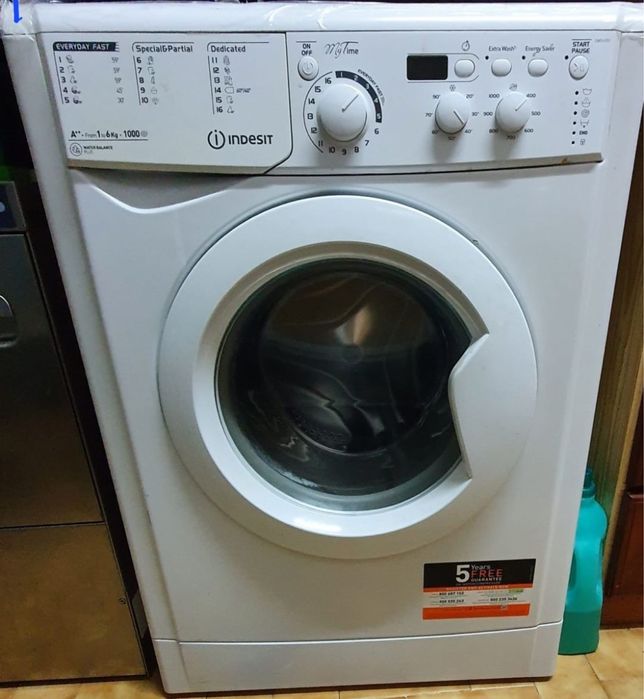 Máquina de Lavar Roupa 6KG  INDESIT