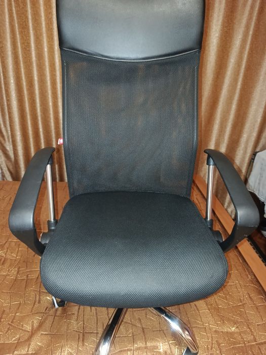 Продам офісне крісло