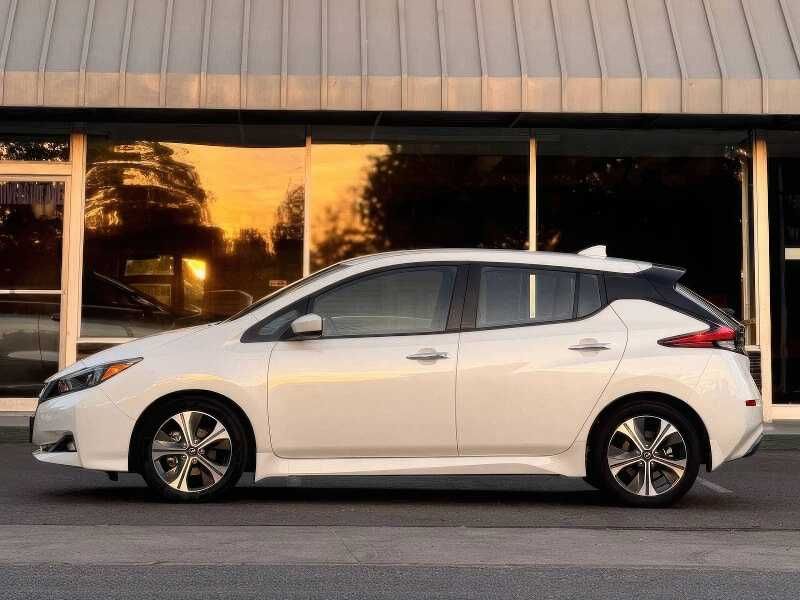 2022 Nissan LEAF SV