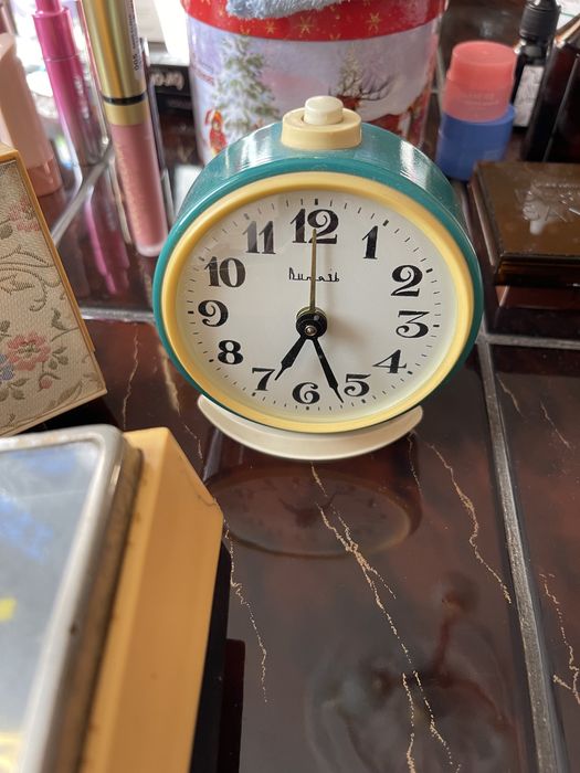 Продам настольные часы СССР молния,маяк,витязь