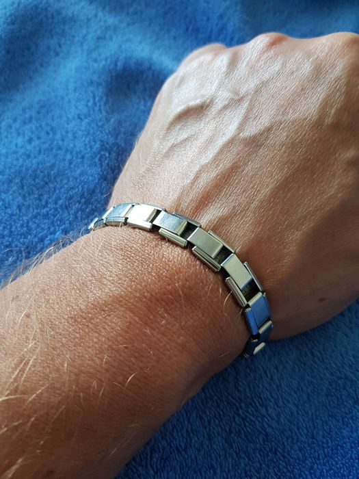 Браслет. Модный.  Очень стильный дизайн.