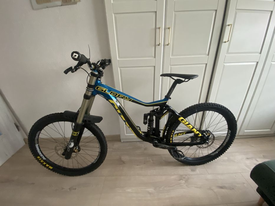 Giant Glory 2016 DH Downhill | Fox DHX RC2 | Shimano Zee
