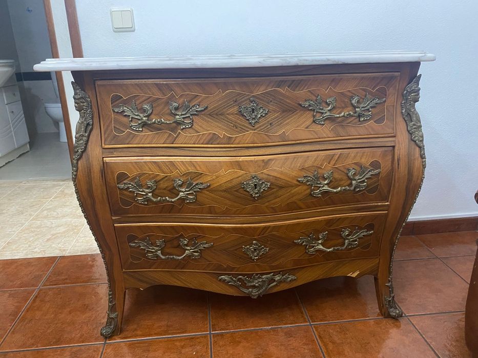 Cómoda estilo Luís XV