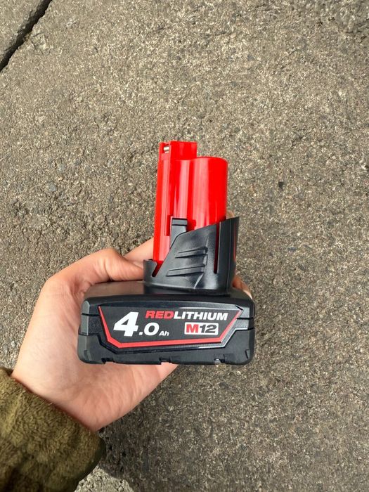 Акумуляторний кабелеріз Milwaukee M12 CC