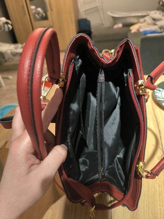 Czerwona średnia torebka