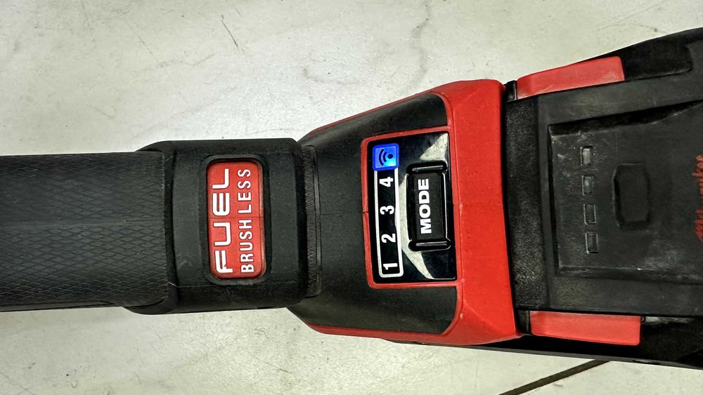 Акумуляторний  Перфоратор/болгарка Milwaukee M18