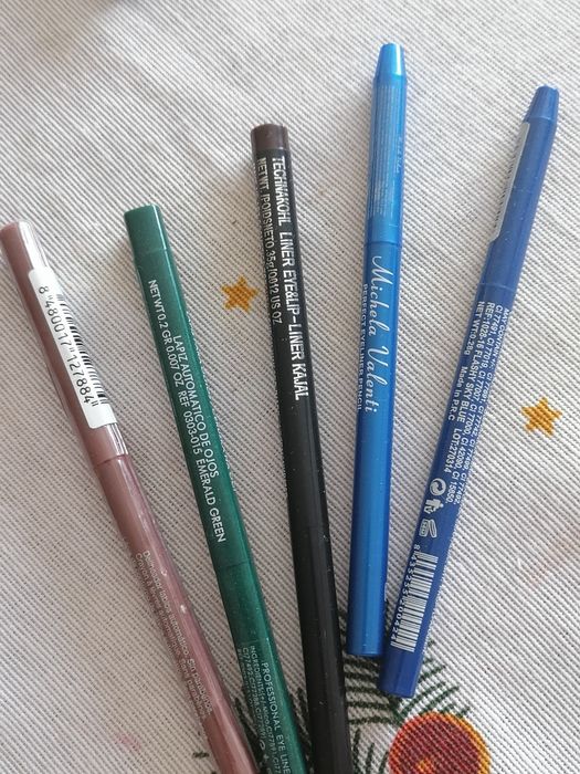 Delineador de maquilhagem64283465215873122