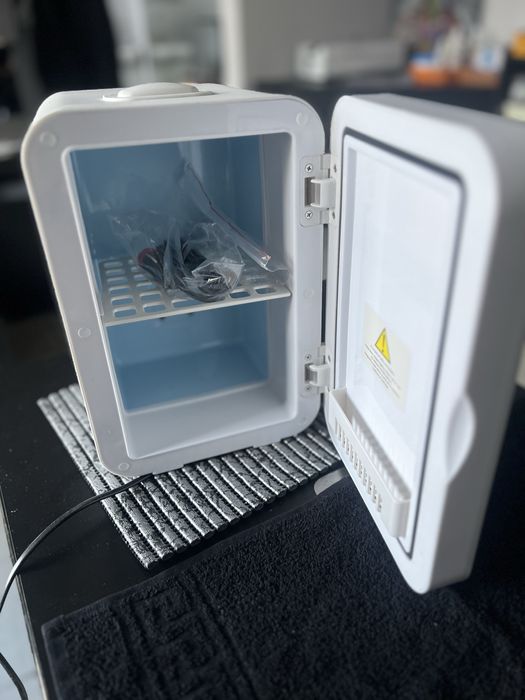Міні холодильник для косметологів