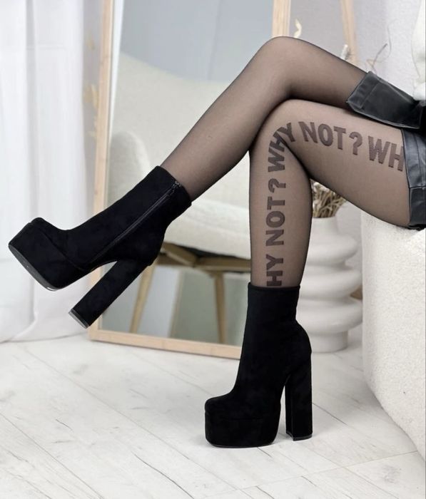 Чорні ботильони