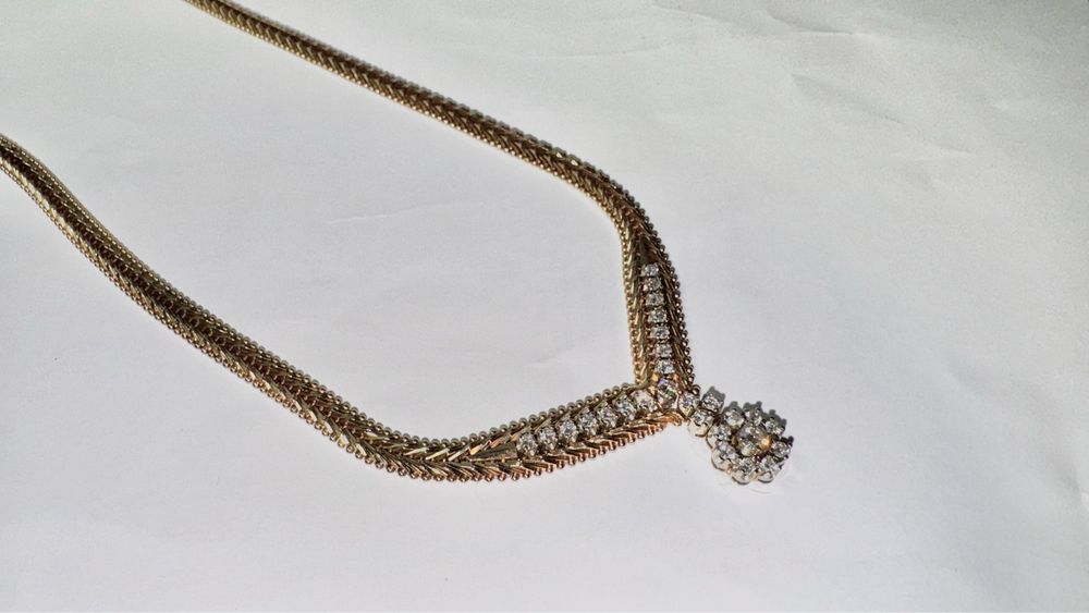 Золотое колье с бриллиантами