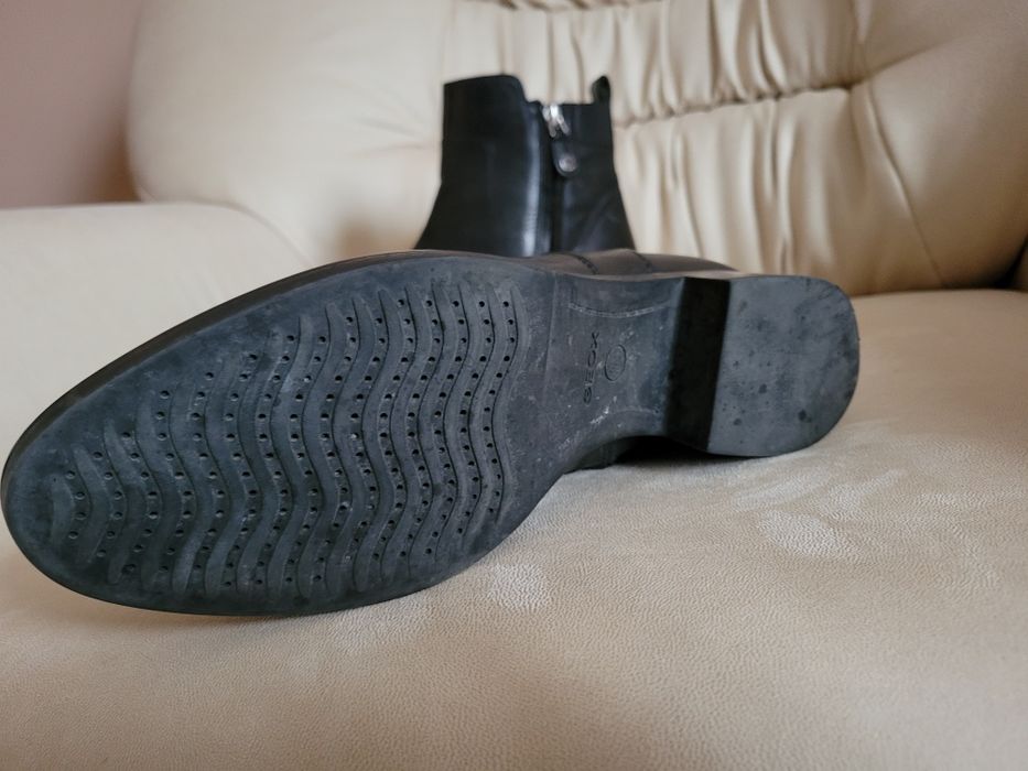 Жіночі шкіряні черевики Geox