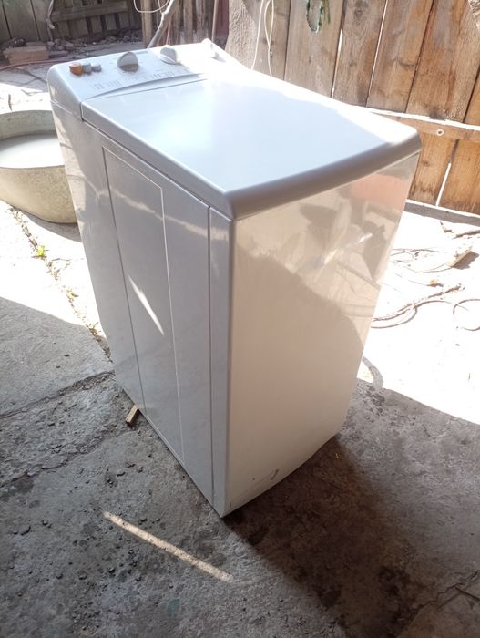 Стиральная машина ZANUSSI TA833V с  верхней загрузкой.