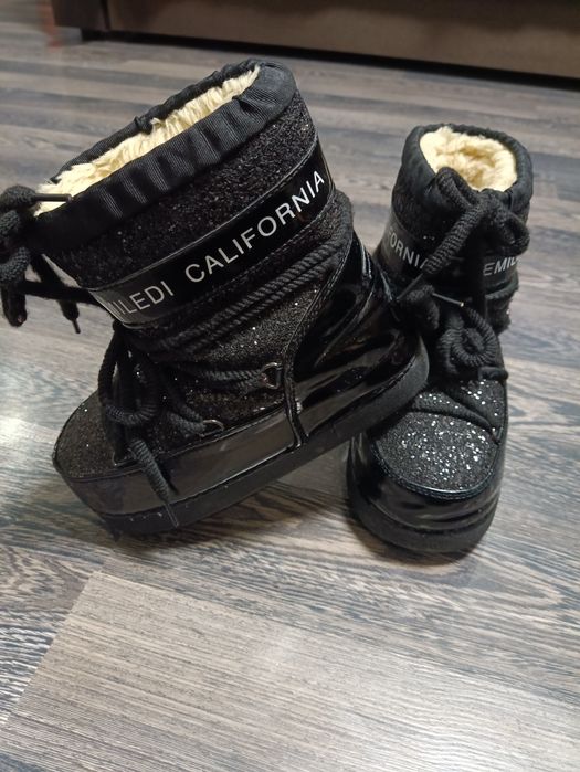 Мобути на дівчинку