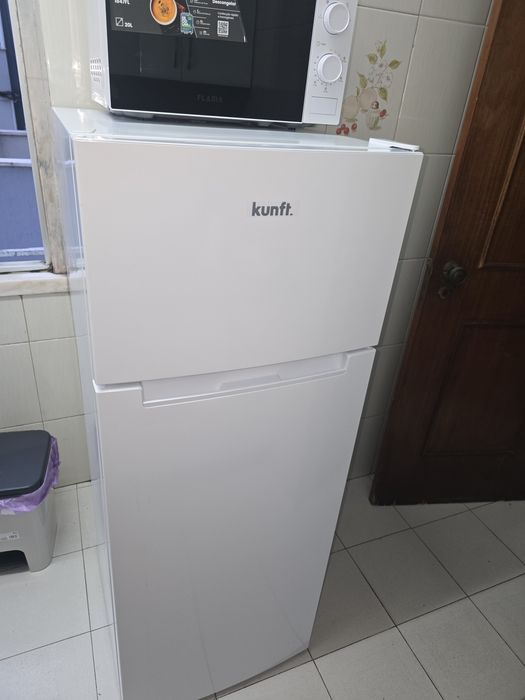 Frigorífico e microondas