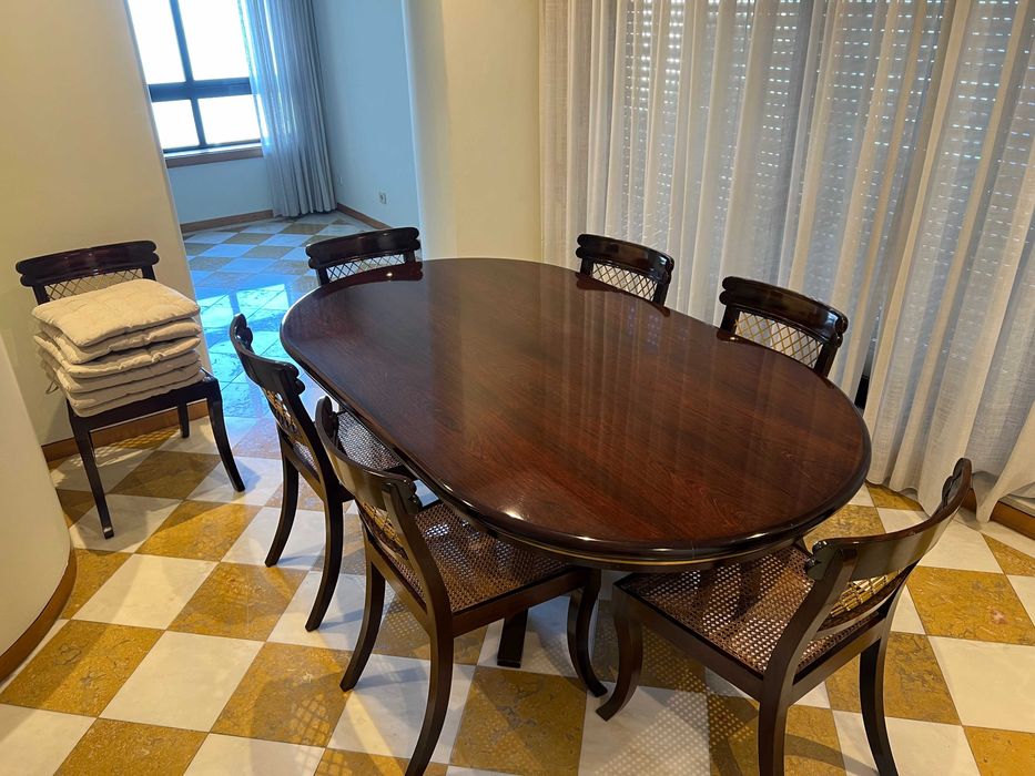 Mesa de jantar em mogno maciço + 7 cadeiras | Excelente estado