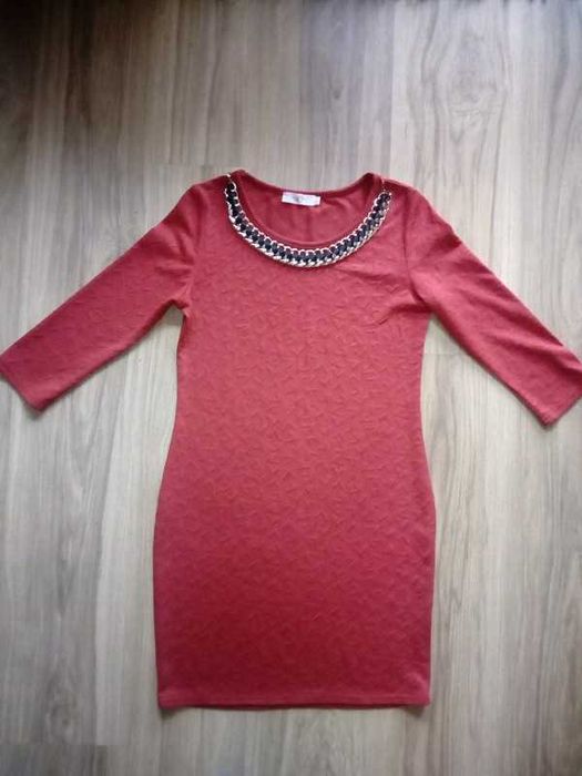 nowa sukienka czerwona z odpinanym łańcuchem