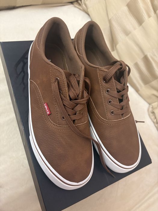 Кросівки Levi's коричневі, розмір 44, екошкіра, нові