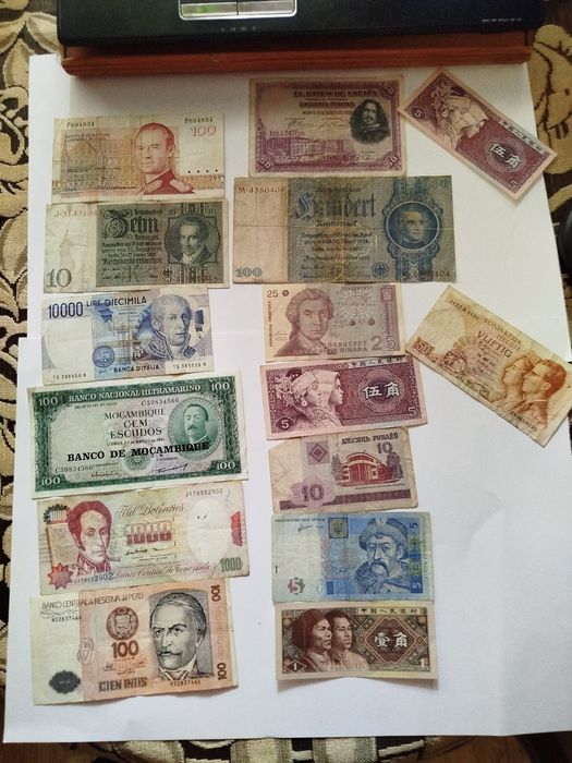 Banknoty i obligacja