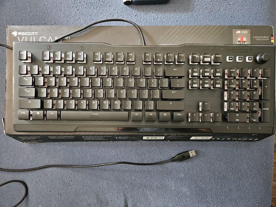Roccat Vulcan  121 Aimo  Titan Switch Linear