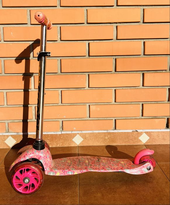 Самокат на 2-3 роки, рожевий