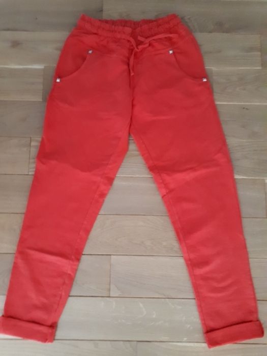 Spodnie dresowe joggers w malinowym kolorze, nowe