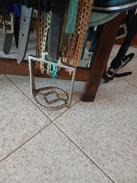 Vendo este material equestre