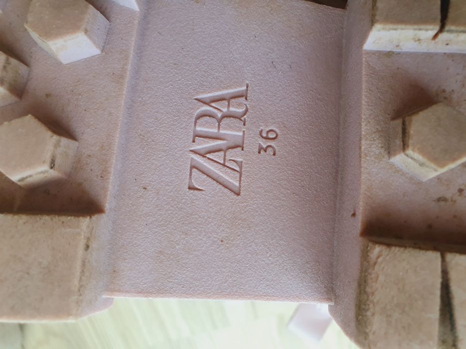 Buty damskie  za kostkę ZARA
