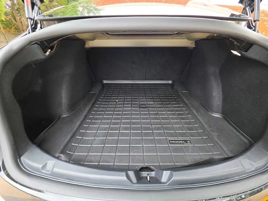 Tesla Model 3      2018