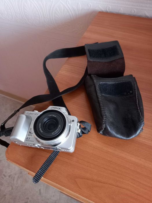 Фотоаппарат SONY Cyber-shot DSC-H3 Silver (Япония) в рабочем состоянии