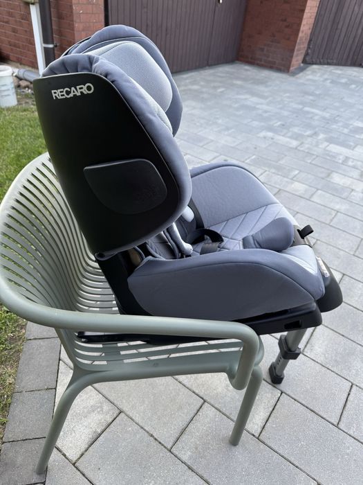 Fotelik samochodowy dla dziecka Recaro Optiafix 9-18 kg